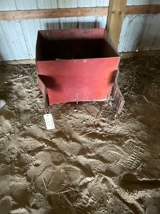 lot 748 image: Internal Front Mounted Rock Box  22 x 28 12 x 22