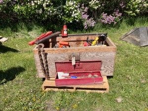 lot 690 image: Toolbox with Items