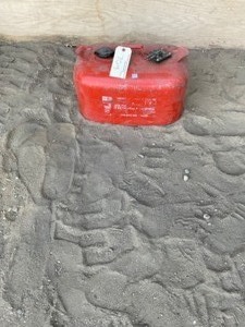 lot 704 image: 5 gal Boat Tank OMC