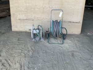 lot 712 image: 2 -Metal Hose Reel and Hose
