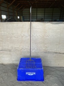lot 719 image: Vintage Fishing Spear