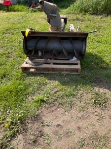 lot 737 image: 42 Snow Blower with Honda GX 390 Engine