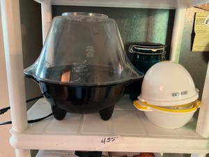lot 435 image: Popcorn machine, Egg pod, Blue jar