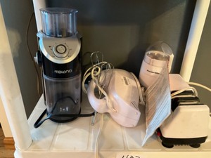lot 437 image: Electric Knife sharpener, Blender Mbiano