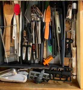 lot 442 image: Knives, Spatula, Kitchen utensils