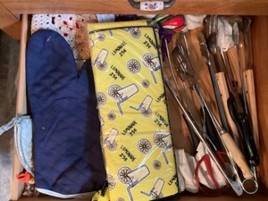 lot 445 image: Grilling tools and pot holders