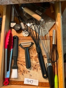 lot 447 image: Drawer of utensils
