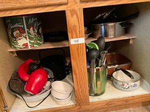 lot 448 image: Lot of Pots and pans Copper and kitchen items