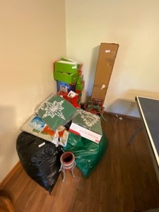 lot 478 image: Lot of Xmas items and tree stand