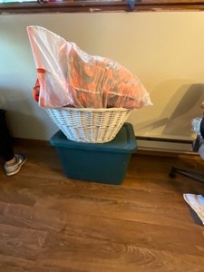 lot 487 image: Wicker Basket, Rubbermaid Bin,