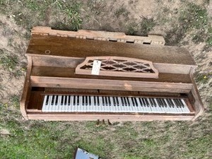lot 601 image: Upright Piano Whitney