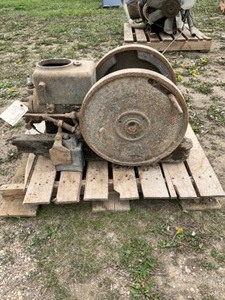 lot 604 image: Hit n Miss Engine (stuck)