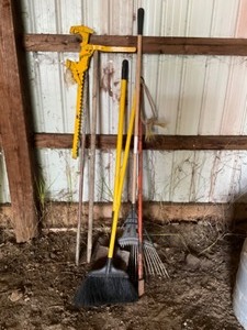 lot 611 image: Lawn - n - garden - Rake, Shovel, Ice Chisel, Broom, Fence Stretcher