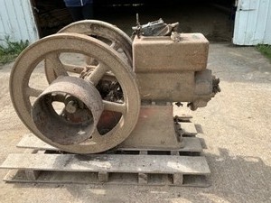 lot 615 image: Hit n Miss Engine # 324760 (stuck)