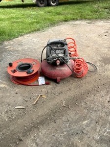 lot 620 image: Central Pneumatic 100psi 3 gal & Electric extension cord