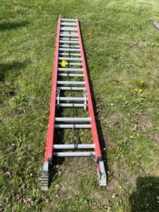 lot 624 image: 24 Werner Fiberglass Extension Ladder