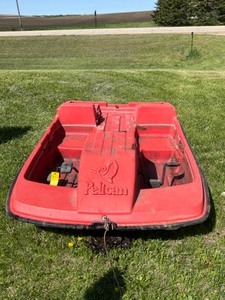 lot 625 image: Pelican Paddle Boat