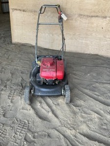 lot 676 image: Honda HRC 216 Push Mower