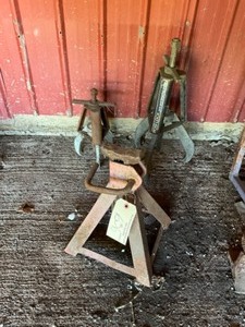 lot 636 image: Jack, Gear & Bearing puller large & small