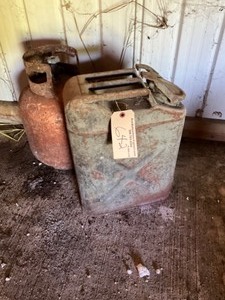 lot 642 image: U.S.W. Monarch Metal Can Fuel