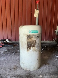 lot 644 image: 5 Gal Plastic Containers