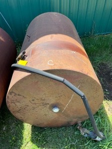 lot 653 image: 300 gallon Fuel Tank & Stand