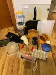 lot 586 image: Misc Kitchen items, Griddle, Total Comfort, Xmas Candy Jar