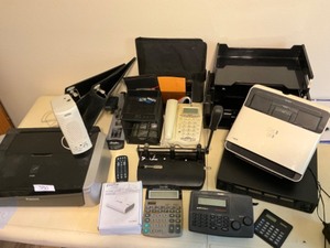 lot 580 image: Lot of office supplies
