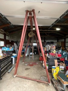 lot 689 image: A- Frame Overhead hoist