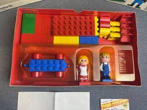 lot 80 image: Vintage TYCO Pre-School Super Blocks and Vintage LEGO Universal Building Set No. 111 (Box Only)