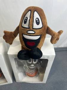 lot 81 image: Bean Buddy High Five Thumbs Up Bobble Head Lot w Plush Toys in Excellent Condition