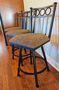 lot 5 image: Contemporary Kitchen Swivel Stools, set of 3