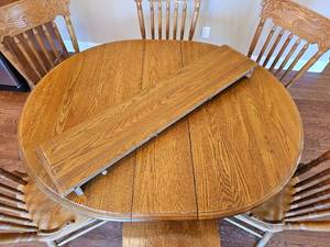 lot 6 image: Charming Oak Pedestal Dining Table with Pressed Back Chairs