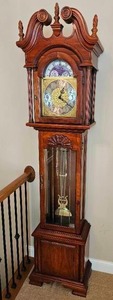 lot 4 image: Stunning Ridgeway Clocks Grandfather Clock