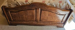 lot 24 image: Traditional Oak Queen Bedframe
