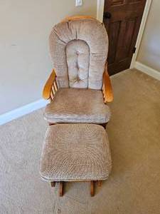lot 25 image: Cozy Bench Back Glider Rocking Chair and Ottoman