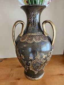 lot 26 image: Rustic Three Handled Decor Vase Resin