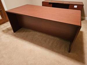 lot 43 image: Cherry Finish Modern Executive Desk