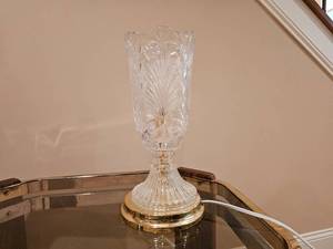 lot 27 image: Vintage Crystal Hurricane Table Lamp