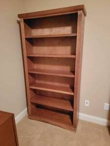 lot 28B image: Wisconsin Light Oak 6 Shelf Bookshelf B