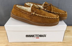 lot 126 image: New Minnetonka Mens Pile Lined Hard Sole Moccasins Size 9  N