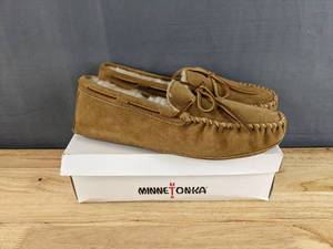 lot 118 image: Mens Minnetonka Moccasin Sheepskin Softskin Size 12 N