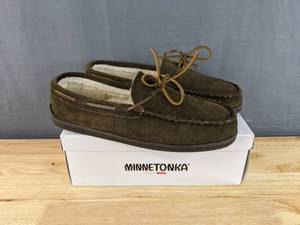lot 117 image: Mens Minnetonka Moccasin Pile Lined Hardsole Slippers Size 13W N