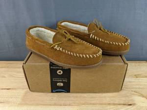 lot 114 image: Mens Brown Suede Minnetonka Moccasins, Size 10.5 Wide N