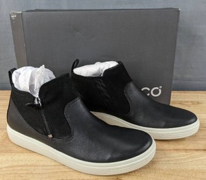 lot 151A image: New ECCO Soft Classic Bootie Womens Size 7-7.5 L