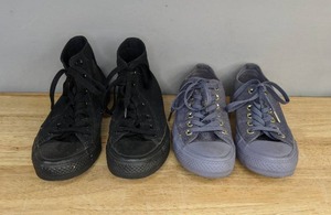 lot 171 image: 2 Pairs of Converse Chuck Taylor All Star Shoes Womens Size 7.5 Sneakers C