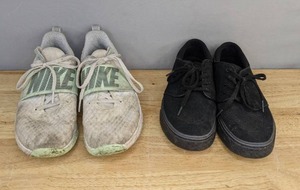lot 172 image: 2 Pairs of Nike Shoes Womens Size 8 Sneakers C
