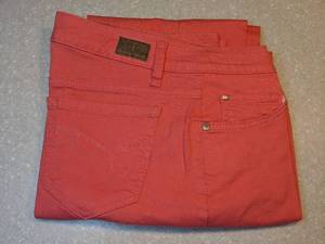 lot 401 image: New Bandolino Peach Colored Jeans Size 8 Missy Regular P
