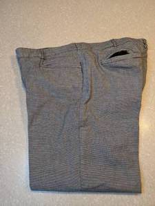 lot 405 image: Studio Works Black and White Womens Capris Size 10 P