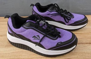 lot 92 image: New AOV Orthotic Walking Shoes Womens Size 10 L